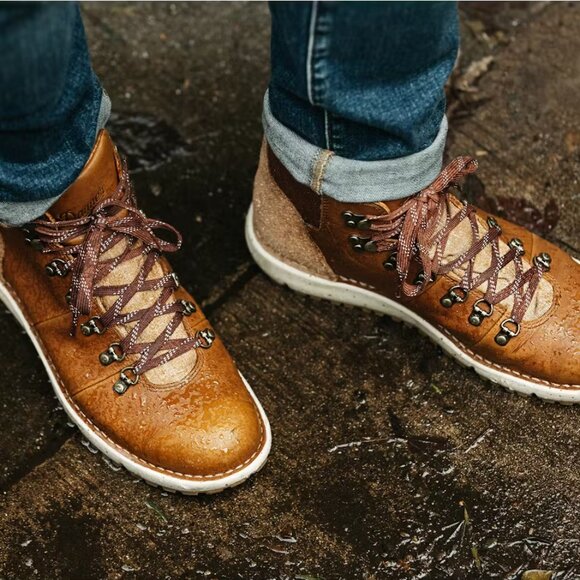 Danner x Huckberry - Vertigo 917 'Gold Rush' Men's Hiking Boots - Picture 2 of 9